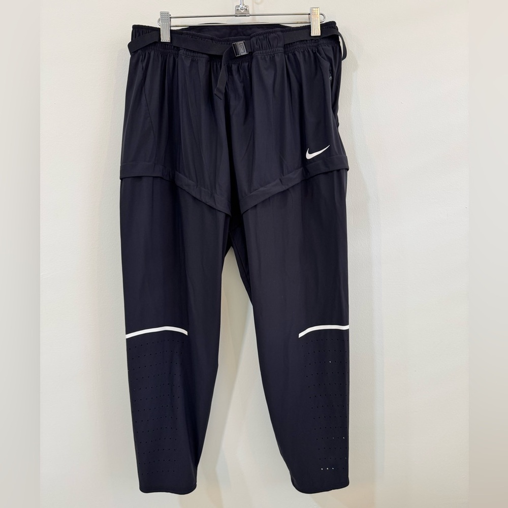 Nike Icon Clash Slim Fit Women pants